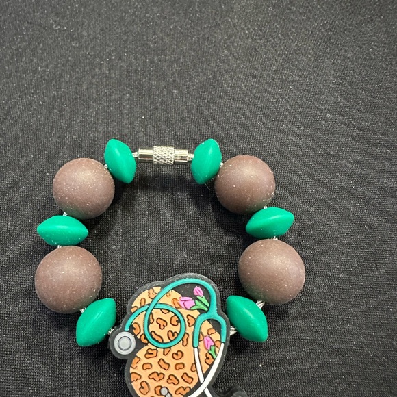 @Meranda_p_13 Badge Reels, Pens etc - Picture 6 of 10